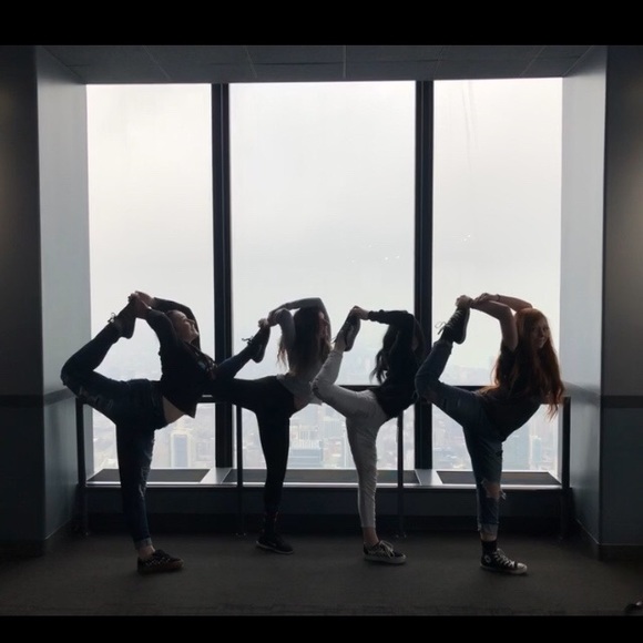 Meet your Posher, Nicole - Picture 3 of 4